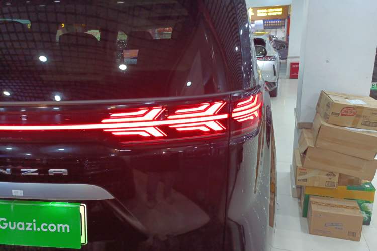 Used Denza D9 2024 DM-i 980 Four-Wheel Drive Flagship Model
