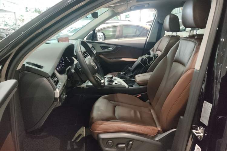Used Audi Q7 2018 40 TFSI Comfort Model
