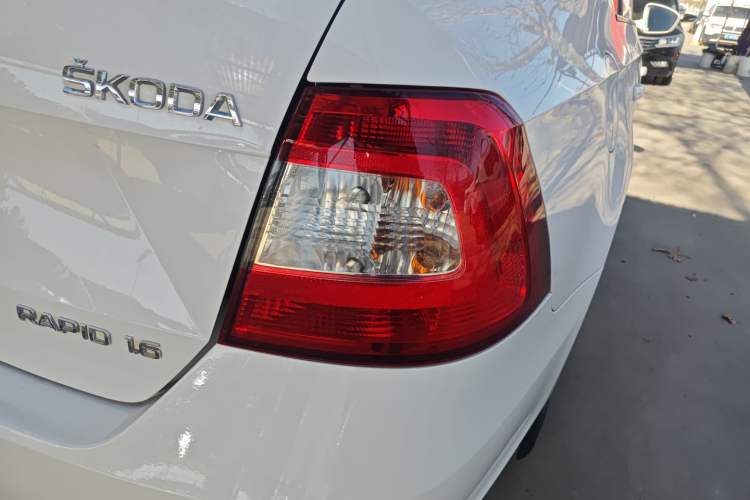 Used Skoda Rapid 2013 1.6L Automatic Smart Selection Model