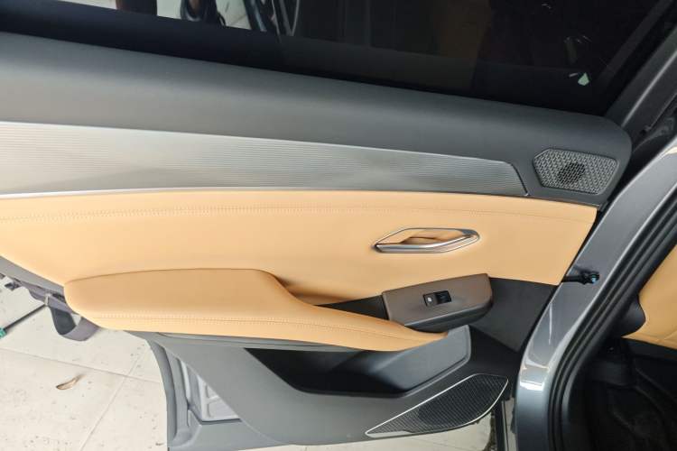 Used BYD Song L DM-i 2024 112 km Leading Edition