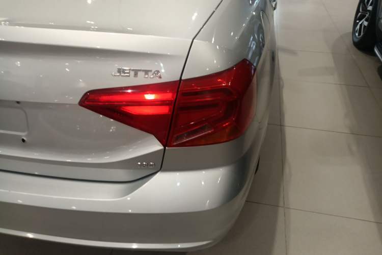 Used Volkswagen Jetta 2017 1.5L Automatic Fashion Model
