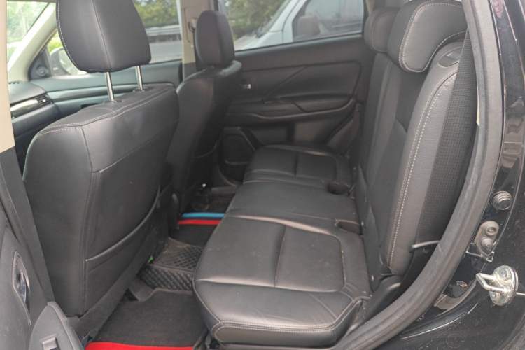 Used Mitsubishi Outlander 2018 2.0L Two-Wheel Drive Glory Edition 5 Seats Left Rear Seat