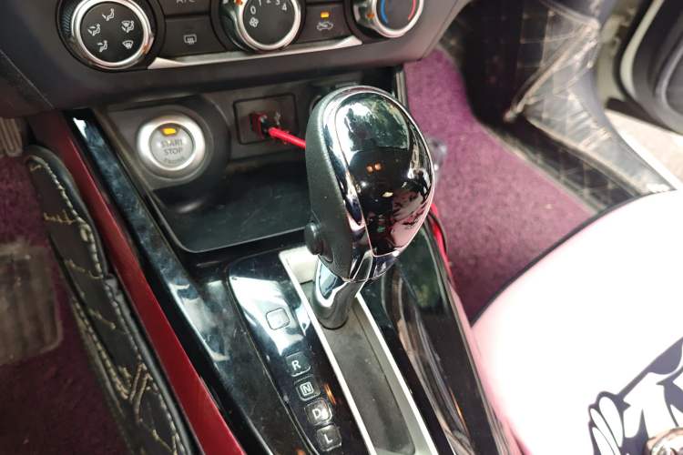 Used Nissan Lannia 2019 1.6L CVT Smart Connect Smart Cool Version China V Standard Gear Lever