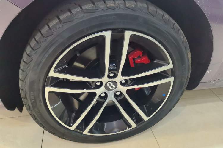 Used Hima AITO M5 2025 Extended-Range Ultra All-Wheel-Drive Version Left Front Wheel Hub