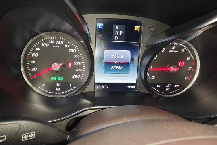 Used Mercedes-Benz GLC 2018 GLC 300 4MATIC Sport Edition Odometer Close Up