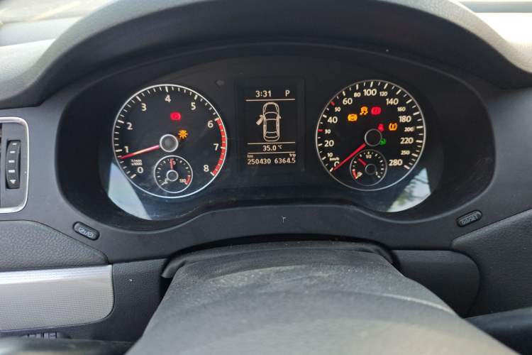 Used Volkswagen Sagitar 2014 1.4TSI Automatic Luxury Model Instrument Cluster