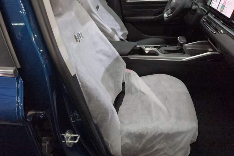 Used Geely Auto Emgrand 2026 Model 4th Generation 4 Millionth Anniversary Edition 1.5L CVT Feiyue Edition Right Front Seat