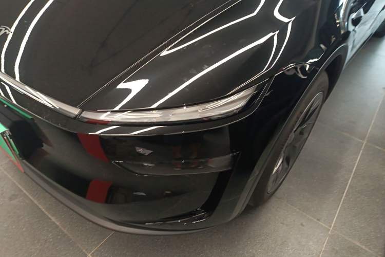 Used Tesla Model Y L 2025 Model Long-Range All-Wheel-Drive Version
