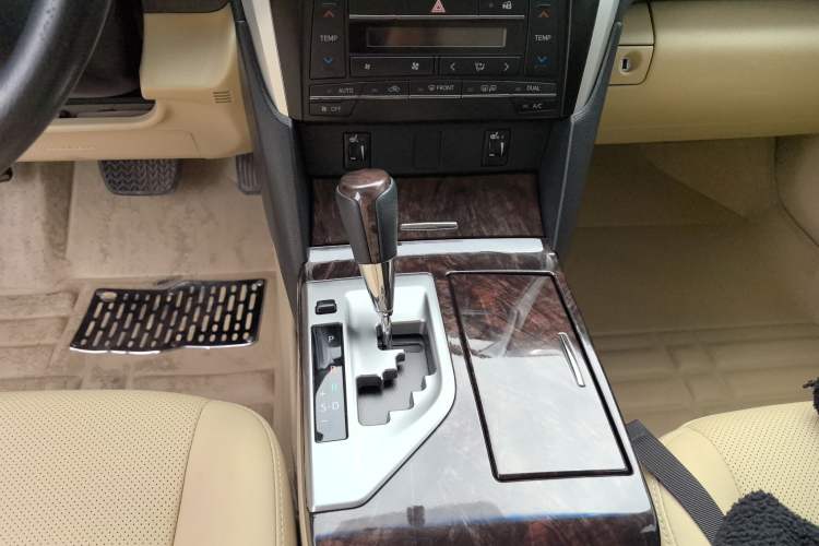 Used Toyota Camry 2015 2.0G Premier Edition
