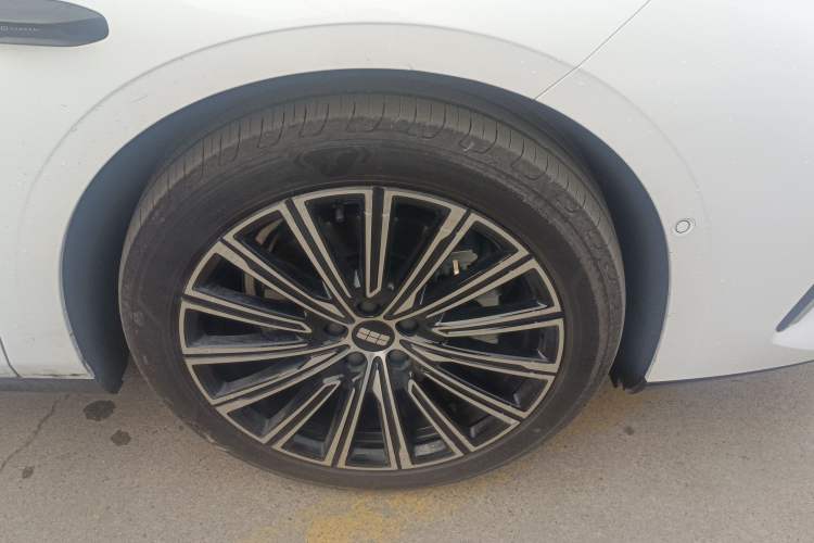 Used Geely Galaxy 8 2025 130km EM-P Starship Edition
