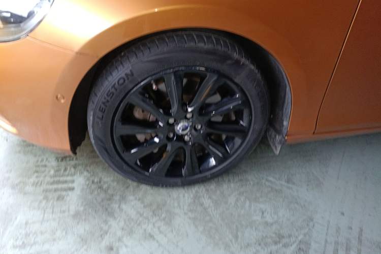 Used Volvo V40 2014 2.0T Zhiya Edition
