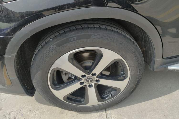 Used Mercedes-Benz GLC 2019 GLC 260 4MATIC Luxury Model Exterior 5