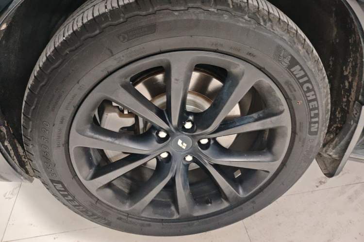 Used Li Auto ONE 2020 Extended-Range 6-Seater Version Left Front Wheel Hub