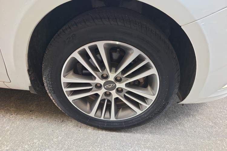 Used Chery Arrizo 7 2015 1.6L CVT ZhiShang Edition Right Front Wheel Hub