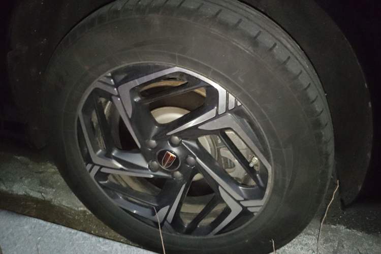 Used Hongqi HS3 2023 1.5T Two-Wheel Drive Shanwei Edition Right Front Wheel Hub