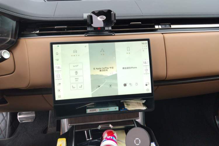 Used Land Rover Range 2025 3.0 L6 400 PS Extended Luxury Edition Audio And AC Panel