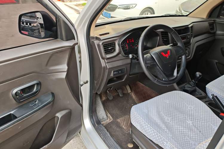 Used Wuling Hongguang V 2021 1.5L Jingqu Edition Enclosed-Window Vehicle LAR Driver Seat