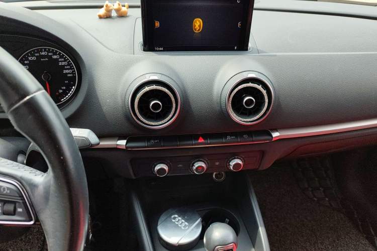 Used Audi A3 2020 Sportback 35 TFSI Ambition China VI Audio And AC Panel