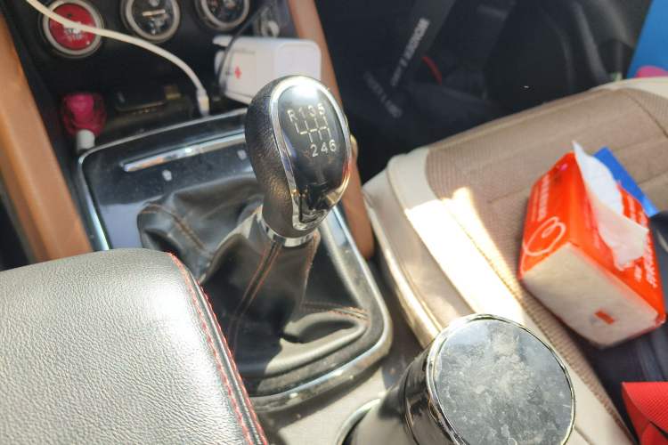 Used Oshan CX70 2017 Facelifted CX70T 1.5T Manual High-Performance Edition
