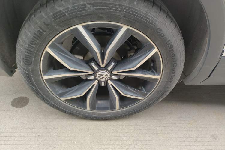 Used Volkswagen Tiguan L 2019 330TSI Automatic Two-Wheel Drive Smart Luxury Version China V Emission Standard
