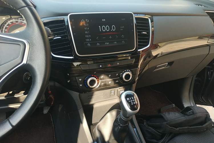 Used Isuzu D-MAX 2020 2.5T Two-Wheel Drive Manual Navigation Version China VI Standard Extended Length JE4D25Q6A