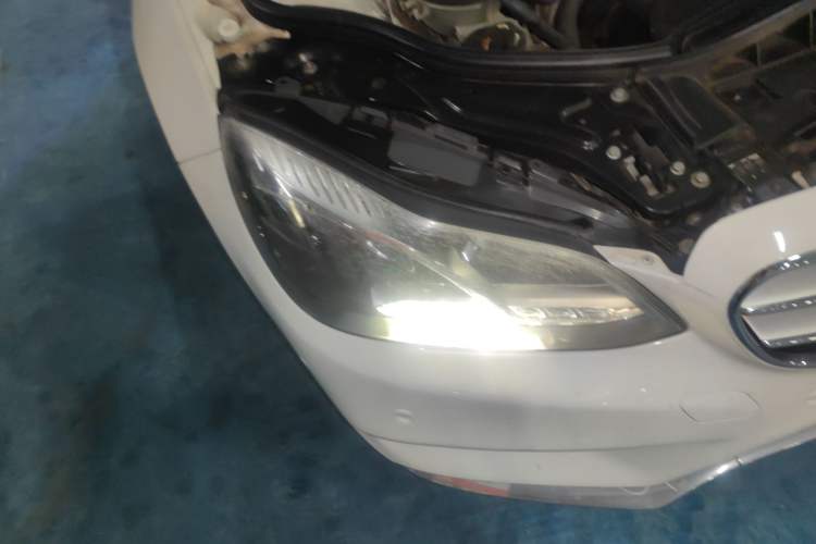 Used Mercedes-Benz E-Class 2015 Restyled E 260 L Sport Edition Right Front Headlight