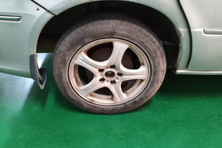 Used Dongfeng Shuaike 2012 2.0L Automatic Luxury 7-Seater Right Rear Wheel Hub