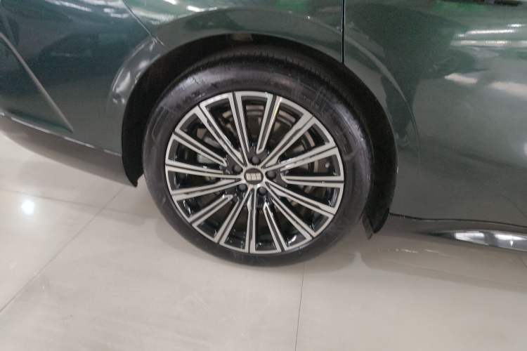 Used Geely Galaxy 8 2025 130km EM-P Starship Edition Right Rear Wheel Hub