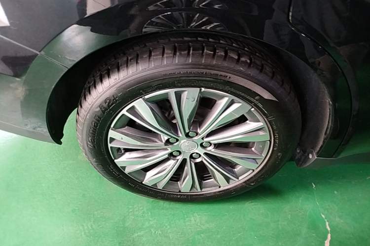 Used Hongqi E-QM5 2022 431 km Charge & Enjoy Edition