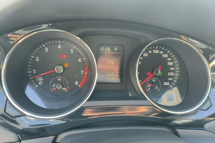 Used Volkswagen Sagitar 2017 230TSI Automatic Comfort Version Instrument Cluster