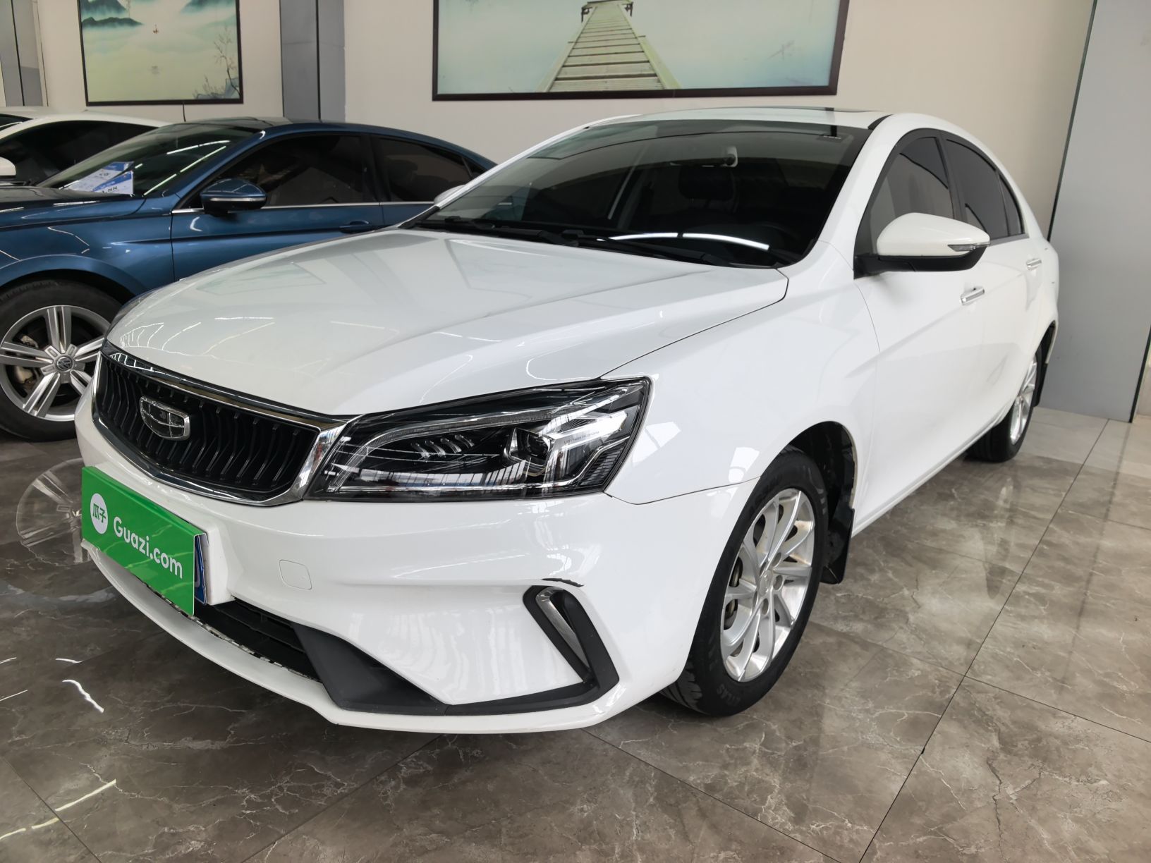 تحت مقدمة السيارة