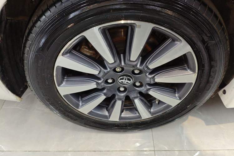 Used Toyota Sienna 2018 3.5L Two-Wheel Drive XLE 7-Seater U.S. Specification