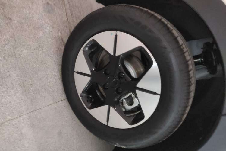 Used Geely Galaxy Geome 2026 Model 310km Dream Edition Right Rear Wheel Hub