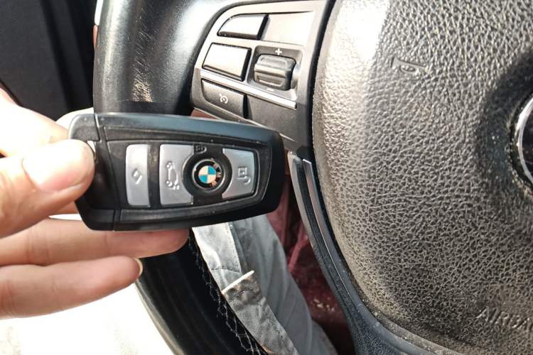 Used BMW 5 Series 2014 520Li Elegant Model
