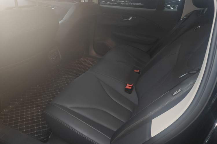 Used Hongqi E-QM5 2022 431 km Charge & Enjoy Edition Left Rear Seat