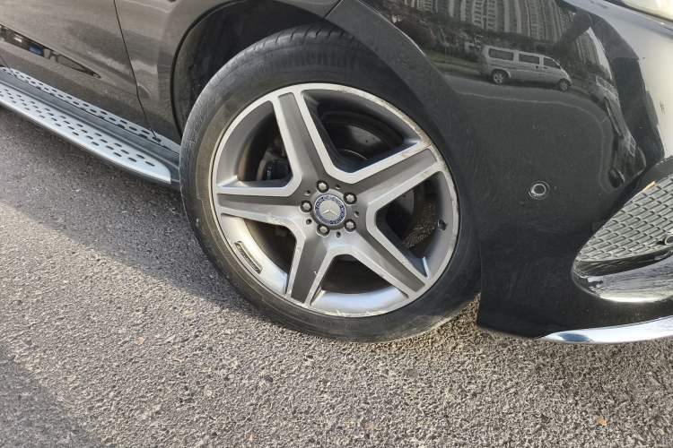 Used Mercedes-Benz GLE 2017 GLE 400 4MATIC Right Front Wheel Hub