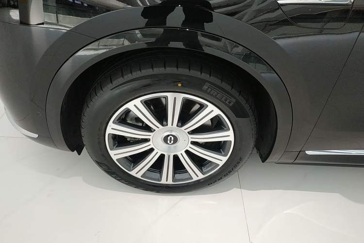 Used Hima AITO M8 2025 Extended-Range Max+ Version 53.4 kWh 6-Seater Edition Left Front Wheel Hub