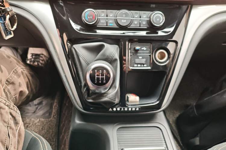 Used JAC Refine M3 2022 PLUS 1.5T 7-Seater Standard Model