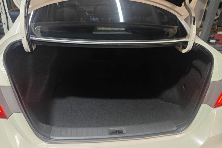 Used Nissan Sylphy 2019 1.6XV CVT Smart Connect Luxury Edition China VI Standard Trunk