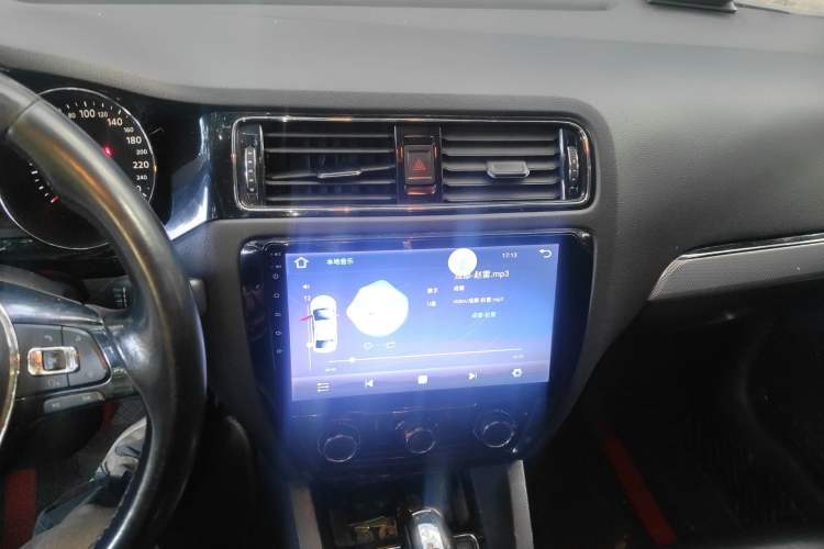 Used Volkswagen Sagitar 2017 1.6L Automatic Comfort Model Audio And AC Panel