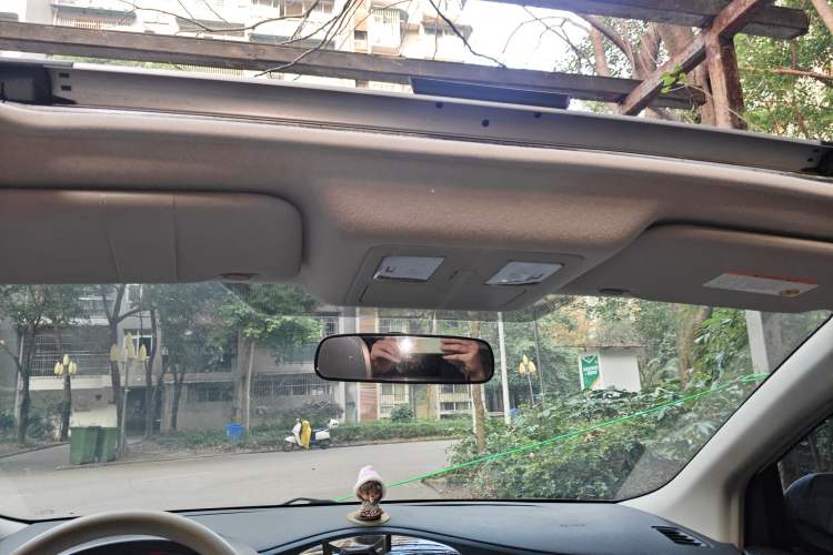 Used Nissan Tiida 2013 1.6L CVT Cool Cafe Edition
