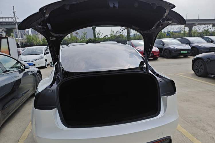 Used Tesla Model 3 2023 Rear-Wheel-Drive Version Trunk