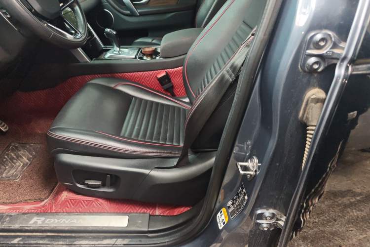 Used Land Rover Discovery Sport 2022 249 PS R-Dynamic S Performance Edition 5 Seats Left Front Seat