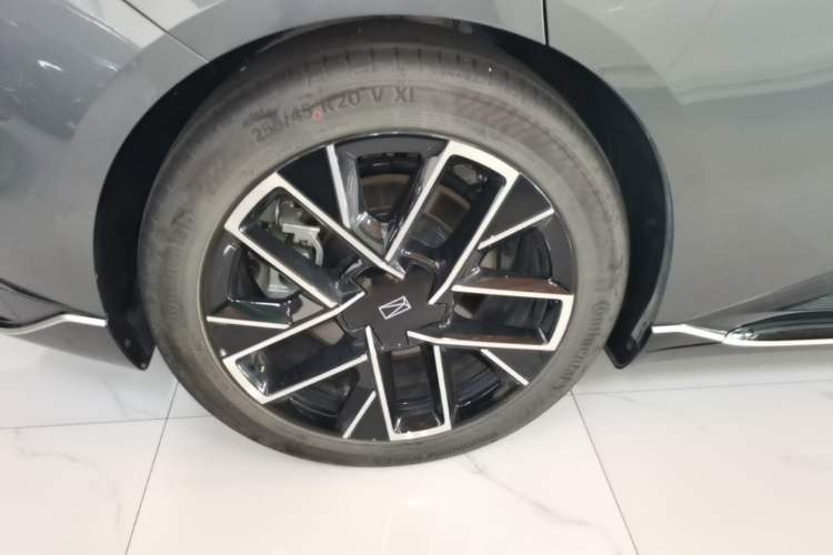 Used Avatr 06 2025 Pro Range-Extended Edition Exterior 5