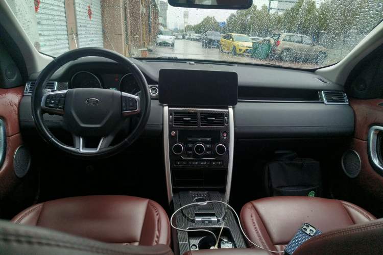 Used Land Rover Discovery Sport 2019 240 PS SE Version China VI Standard

