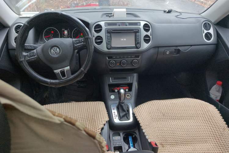 Used Volkswagen Tiguan 2015 1.8TSI Automatic Two-Wheel Drive Luxury Model Center Console