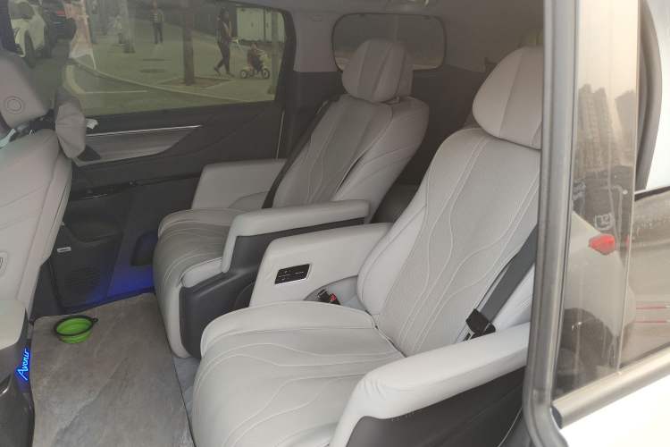 Used Buick GL8 2025 Lu Zun Deluxe Edition