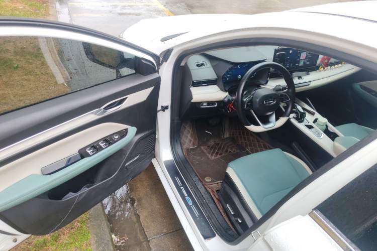 Used Geely Auto Emgrand L HiP 2022 1.5TD-DHT Pro 100KM Super Clean Driver Seat