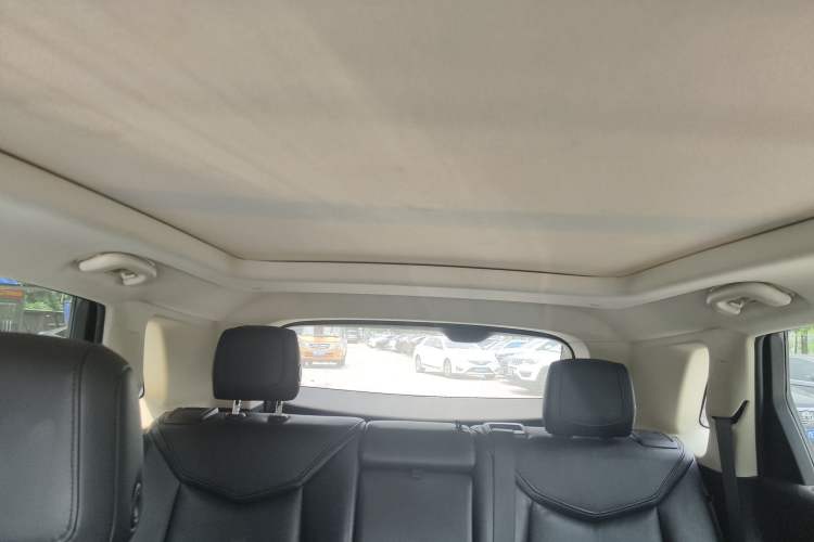 Used Cadillac XT5 2018 25T Luxury Model Headliner