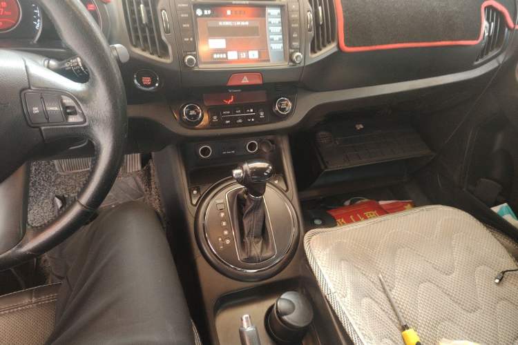 Used Kia Sportage R 2011 2.4L Automatic 4x4 Premium Edition Gear Lever